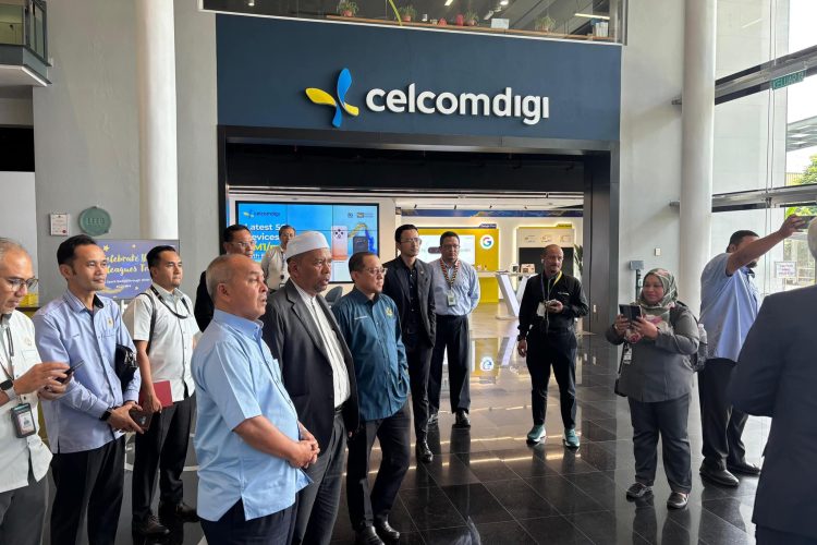 Lawatan Kerja Ke CelcomDigi AI Experience Centre