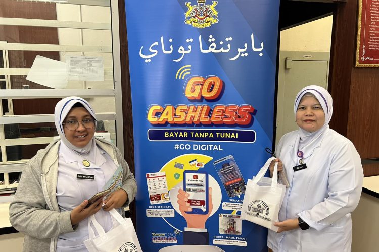 Kempen Go Cashless di Pejabat Tanah dan Jajahan Lojing